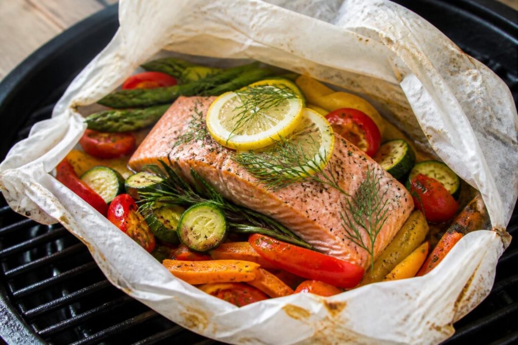 découvrez comment préparer des papillotes de saumon savoureuses avec une cuisson au four, à l'air fryer ou au barbecue, accompagnées de légumes frais pour un repas sain et gourmand.